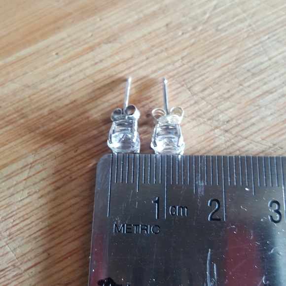 CZ (zirconia) silver studs sold on title - Picture 5 of 6